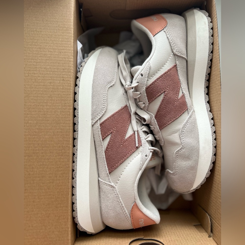 New Balance 237